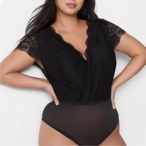 Cacique 14/16 black lace short sleeve bodysuit